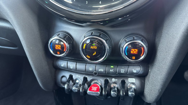 MINI Hatchback 1.5 Cooper Classic Premium 5dr Auto Petrol Hatchback